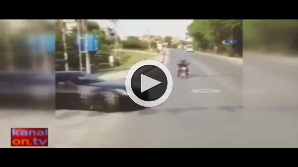 Kapısı açık otomobille drift çekti!