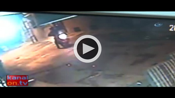 Balkonda oturan yaşlı adamın suratına kezzap döküp kaçtılar