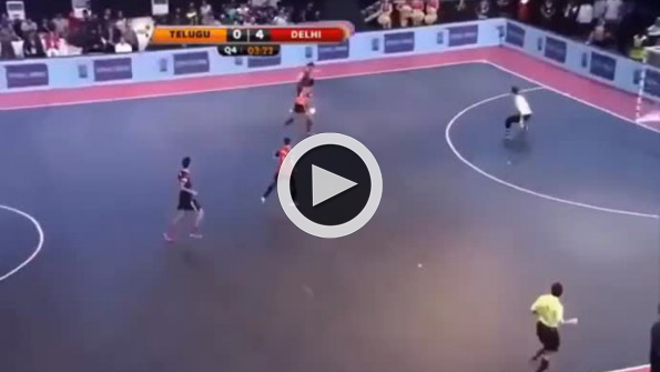 Ne yaptın sen Ronaldinho!