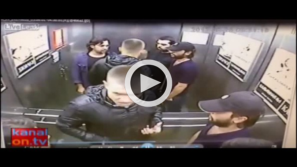 Boksör kavga ederse: Üçünü de nakavt etti!