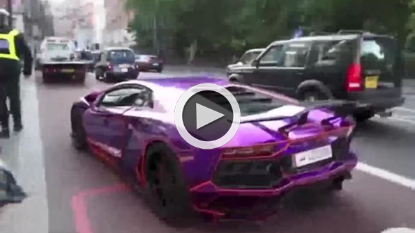 Lamborghini’yi çekmek isteyen polisin zor anları