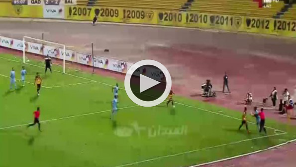 Attığı uçan tekmeyle rakibinin bacağını kırdı!