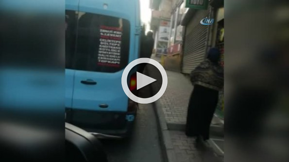 Minibüste tıka basa yolculuk kamerada