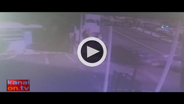Kaldırımda duran genç kızı metrelerce sürükledi!