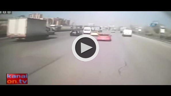 Sapağı son anda fark edince trafiği birbirine kattı