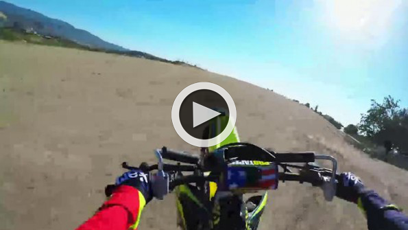 Ünlü motosikletçiden muhteşem bir gösteri