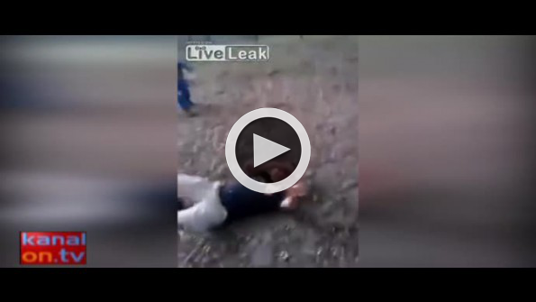 Atın çiftesiyle kendini yerde buldu!