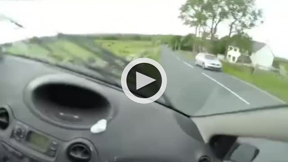 Hatalı sollamadan kaçarken takla attı!