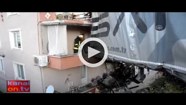 TIR apartman dairesine girdi: 1 ölü
