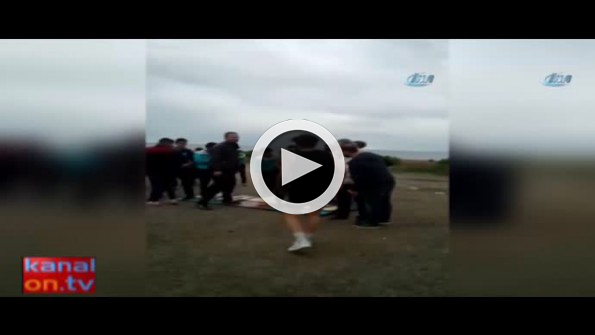 Ağırlığa dayanamayan kürsü çöktü