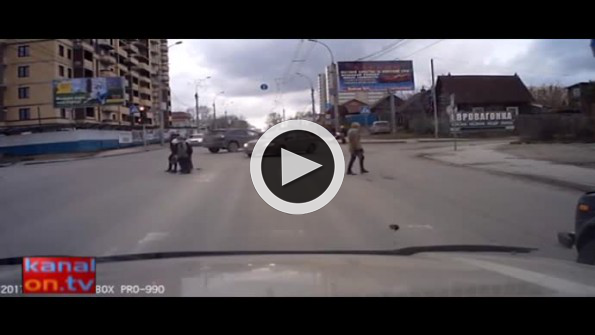Sabırsız şoför ambulansı böyle devirdi!