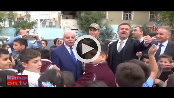 Öğrenciler Mehmetçik’i bu tezahüratla karşıladı