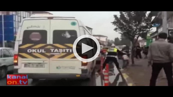 Trafik polisinden alkışlanacak hareket