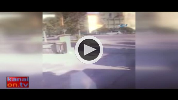 Konya’daki kaza kamerada! Otomobil kaldırıma böyle devrildi