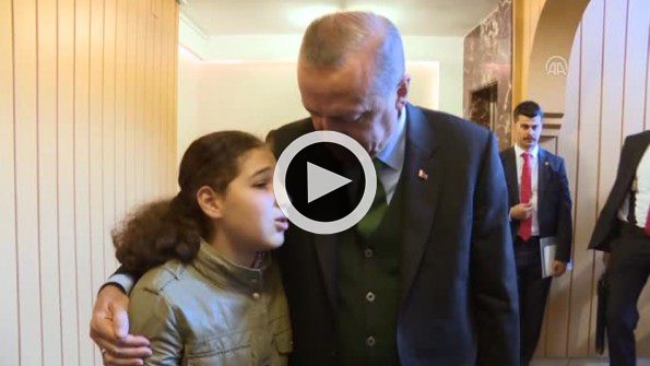 Erdoğan’ı Konya’da duygulandıran kız çocuğu!