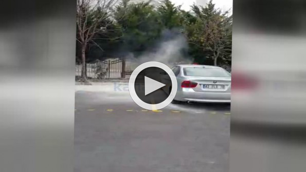 Konya’da park halindeki otomobil yandı