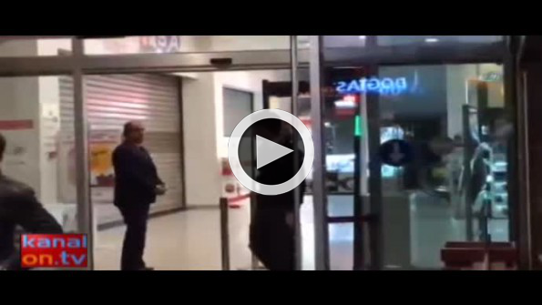 Alışveriş merkezinde silahlı şahıs paniği