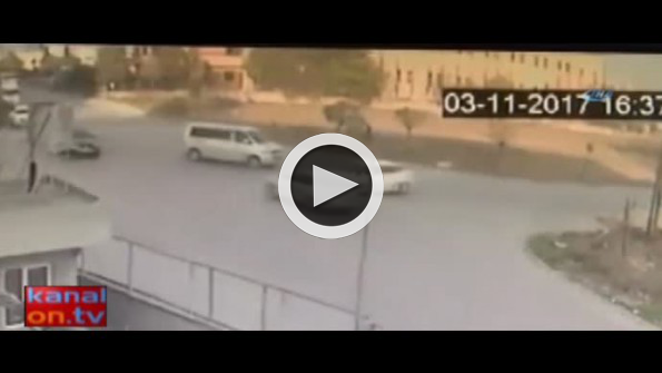 Üç aracın birbirine girdiği kaza kamerada