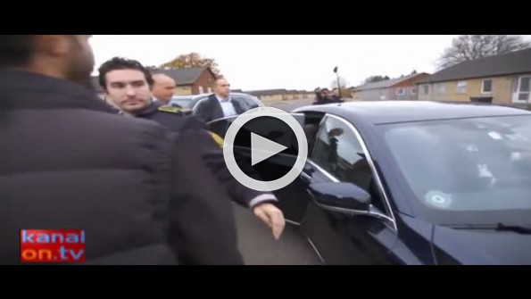 Danimarkalı bakan mülteciyi böyle ezdi!