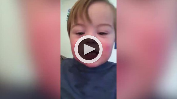 Muhteşem gayretiyle alfabeyi öğrenen down sendromlu çocuk
