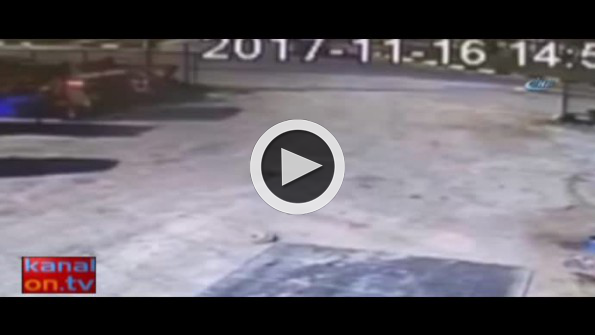Kontrolden çıkan araç işyerine böyle daldı