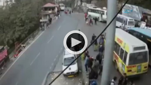 Motosikletli kadına böyle çarptı