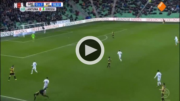40 metreden kendi kalesine harika gol!