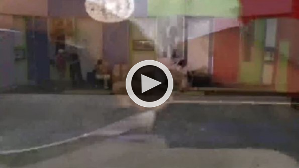 Bağlamasını çok yönlü kullanan müzisyen