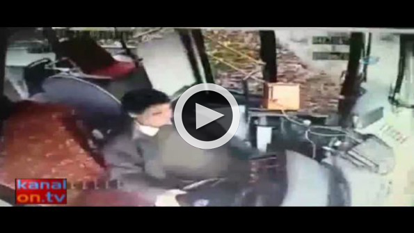 Freni patlayan otobüsün kaza anı araç kamerasında