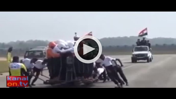 Bir motosiklete tam 58 kişi bindi