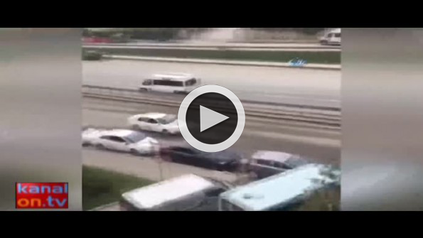 E-5’te dört nala koşan at görenleri şaşkına çevirdi