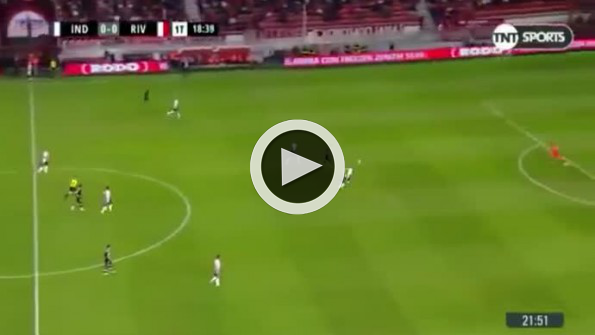 Futbol kurallarını unutan kaleci takımını yaktı