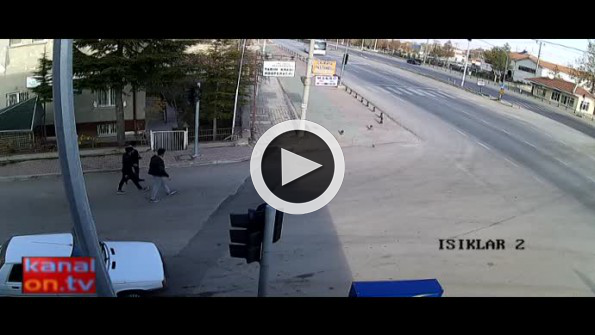 Kaza anı kamerada! Yaralı Konya’ya sevk edildi