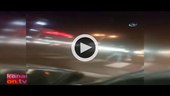 Kırmızı ışıkta birdirbir oynayan gençler sosyal medyayı salladı