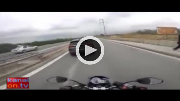 Korna çalan motorcuya silah çekti!