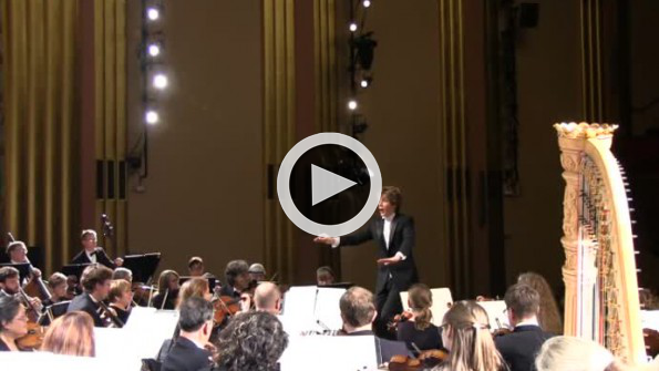 Klasik müzik konserinde uyuya kalan kadının dramı