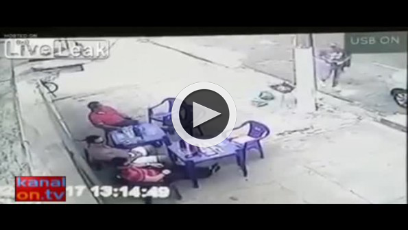 Akıllı ve hızlı polis ölümden böyle kurtuldu!