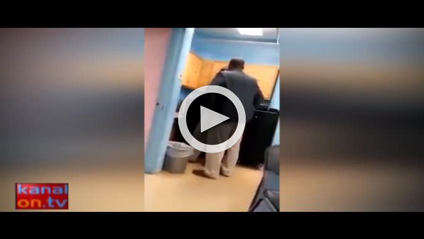 Öğretmen ve öğrencinin tekme tokat kavgası kamerada
