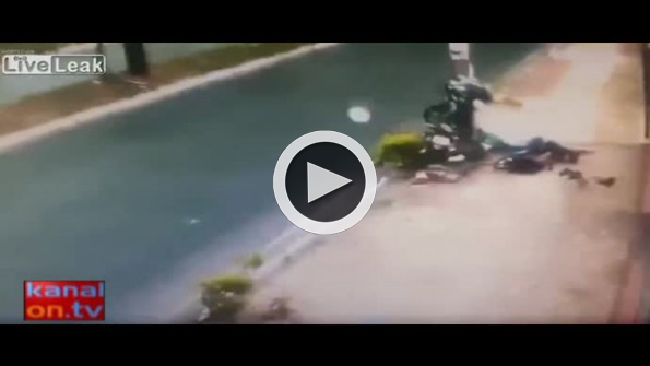 Böyle motosiklet kazası görülmedi: Korkunç ölüm kamerada