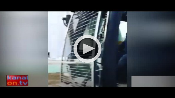 Kepçeyle çakmak yakan çılgın Türk