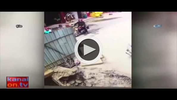 Motosiklet çukura düştü: Baba ve iki çocuğu ağır yaralı