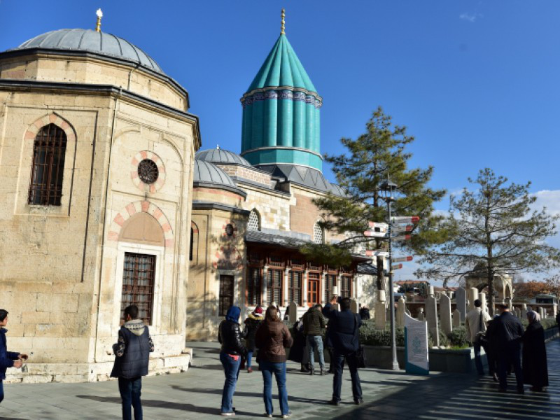 Hz. Mevlana’ya ziyaretçi akını