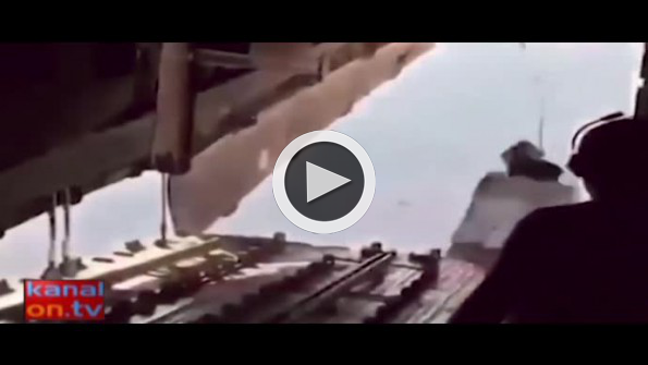 Selam verebilmek için neredeyse uçağın içine girecekti
