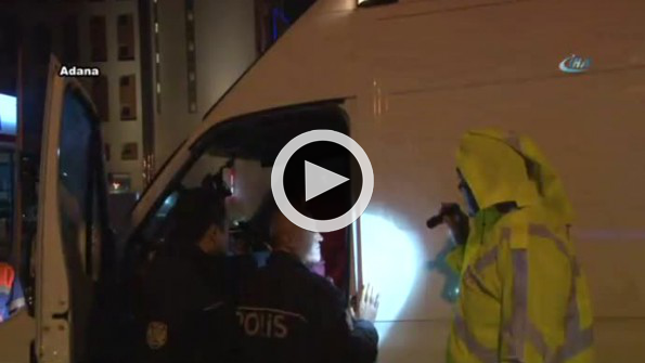 Bıçaklı saldırıya uğradı, aracına binerek canını kurtardı