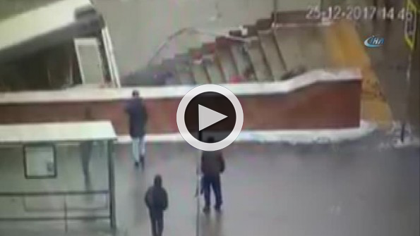 Rusya’da otobüs kalabalığın arasına daldı: 5 ölü