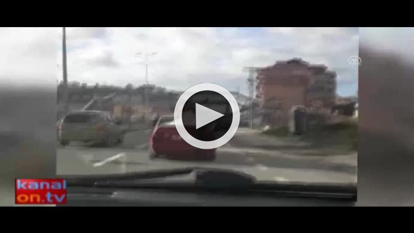 Otomobilin üstünde şaşırtan manzara