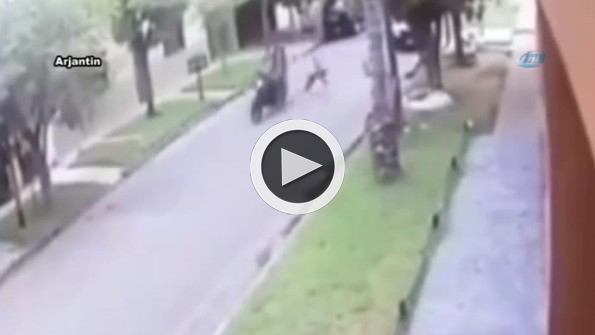 Soyguncu motosikletiyle küçük çocuğa çarptı