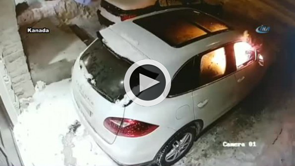 Kundaklarken kendisi de yandı