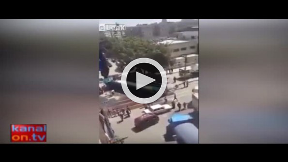 Korkunç an: Devrilen tankerden benzin alıyorlardı!