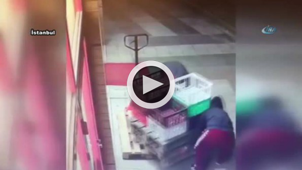 Ekmek kasası hırsızları kamerada